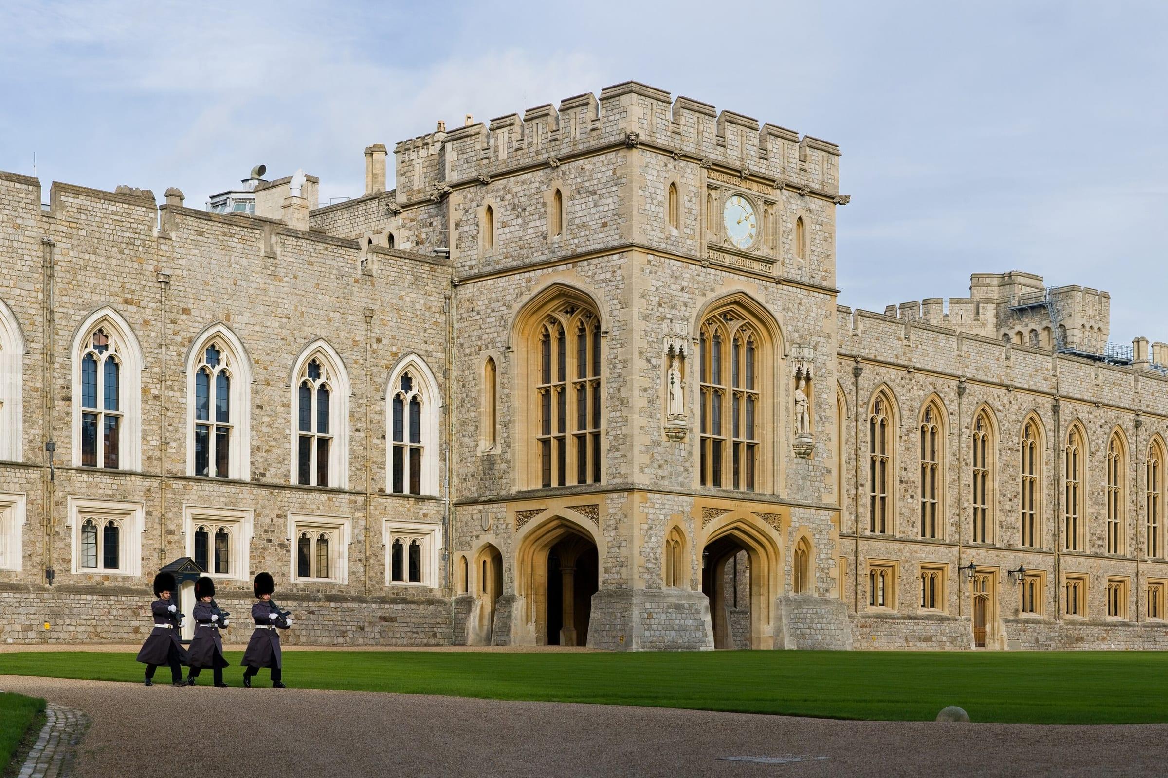 The Upper Ward quadrangle of Windsor Castle in Berkshire under a clear sky.